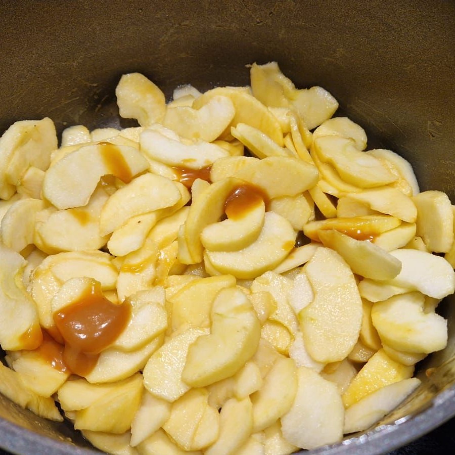 Extra moelleux aux pommes et caramel beurre salé
